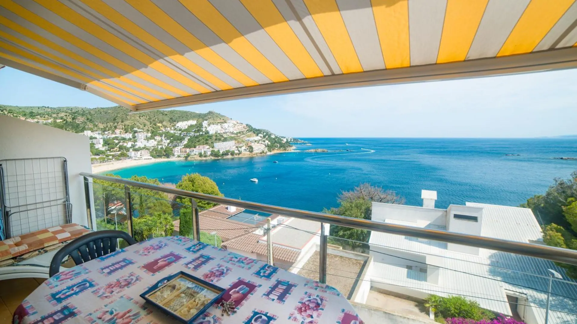 Apartment Appartement Vue Mer A Deux Pas De La Plage Roses Spain