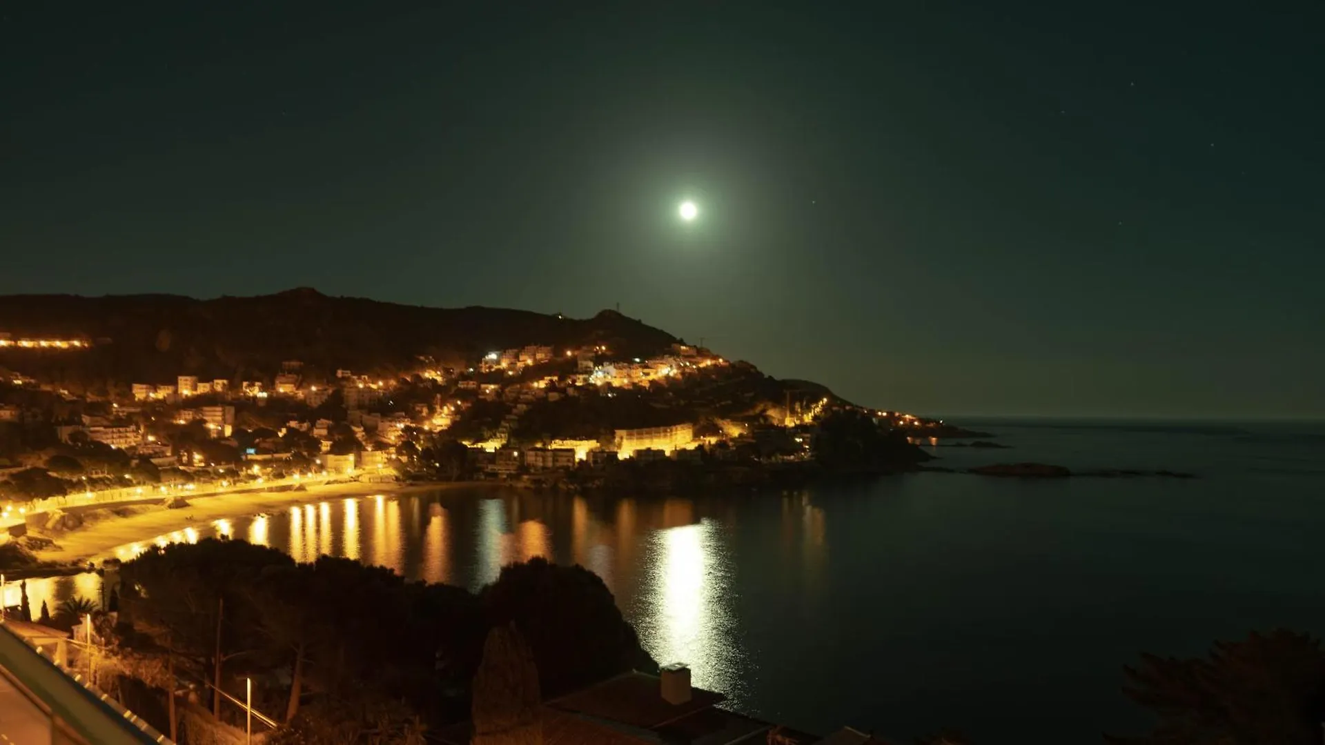 Appartement Vue Mer A Deux Pas De La Plage Roses Spain